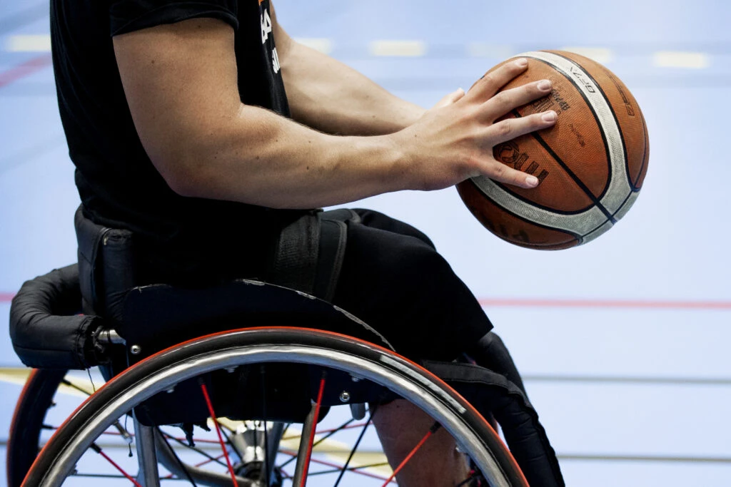 Rullstolsburen basketspelare på Idrott för alla-dagen i Helsingborg.