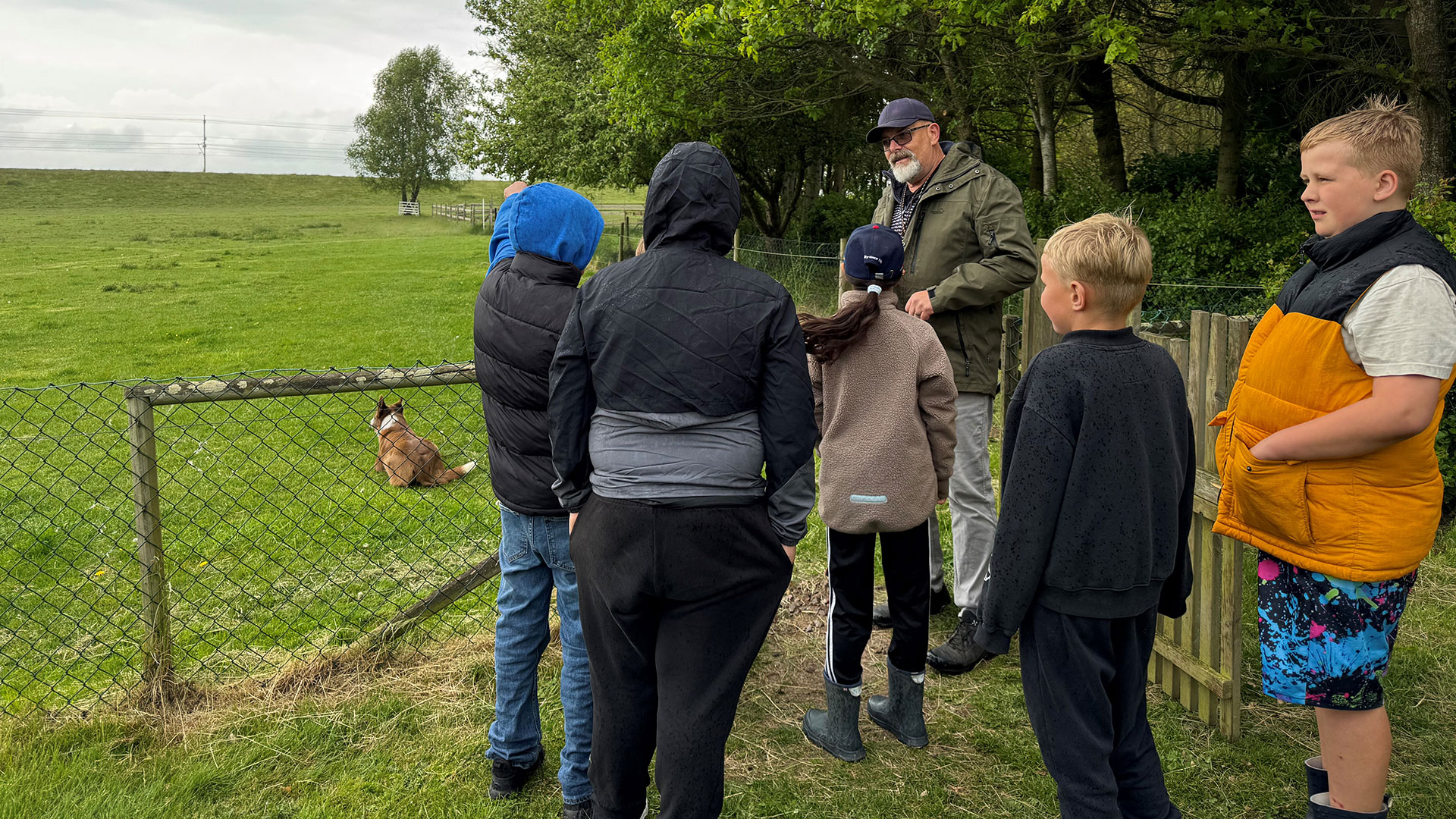 Människor ute i naturen.