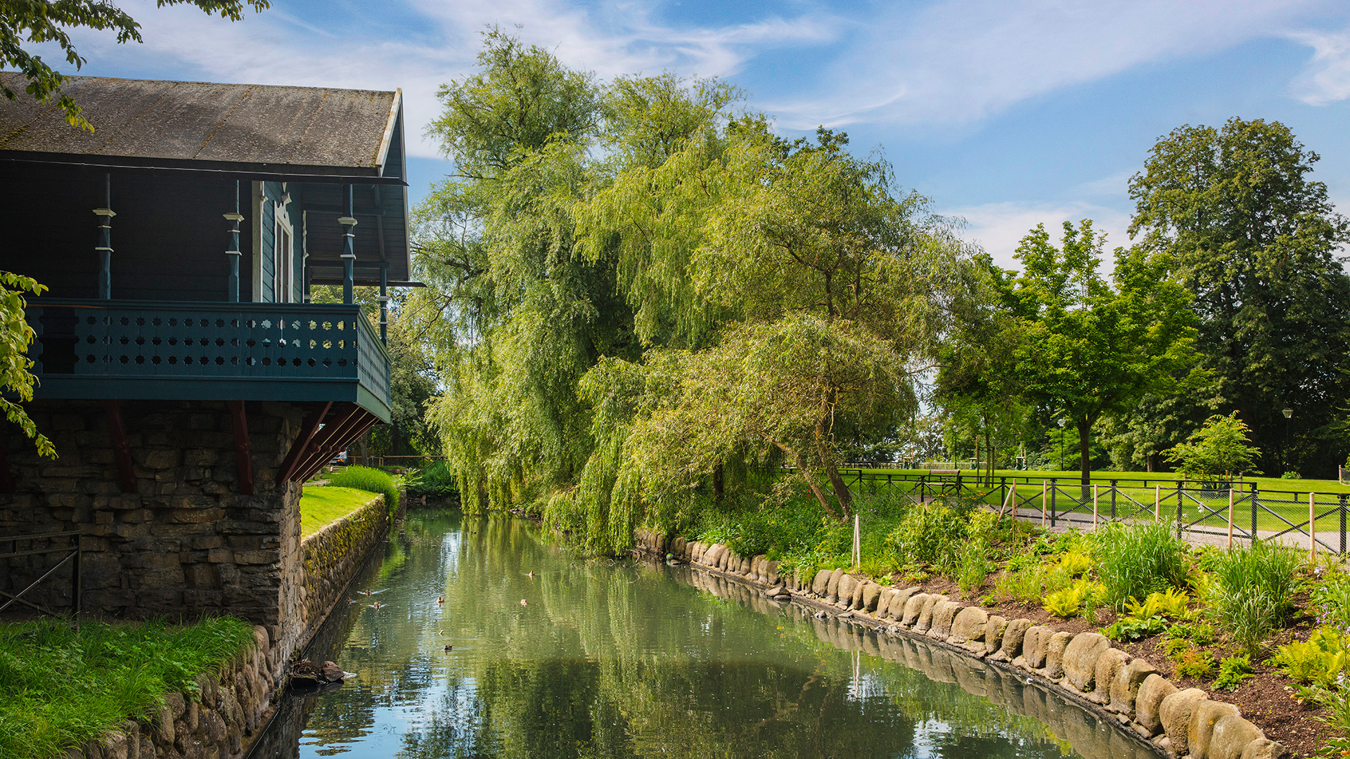 Vallgravsdammen i kulturparken Öresundsparken.
