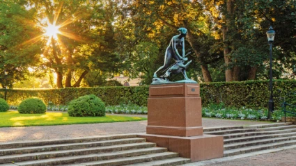 Staty i trappa i Slottshagen