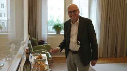 Leif skoog firas med tårta