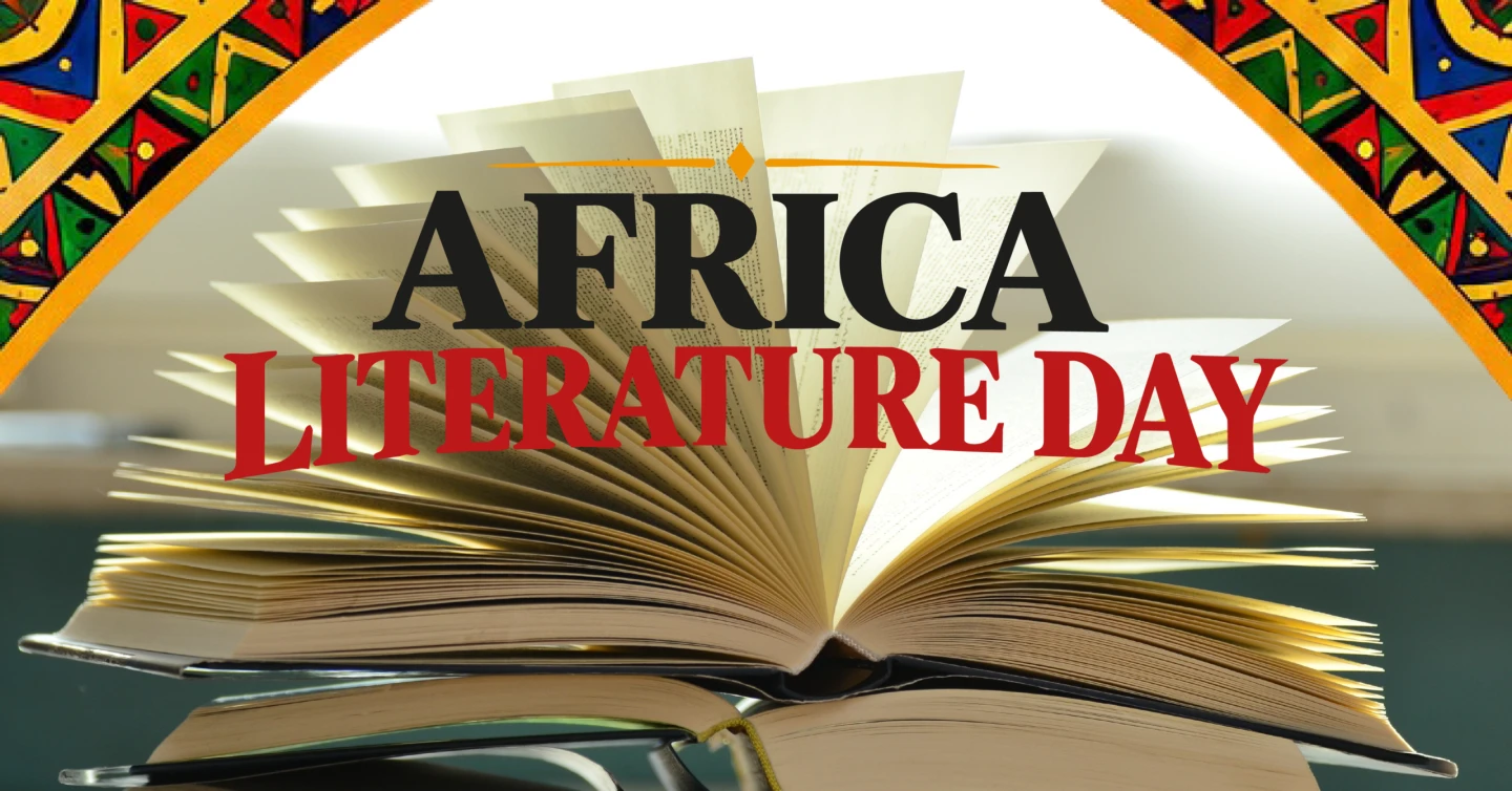 En uppslagen bok med texten AFRICA LITERATURE DAY. I bildens övre hörn syns afrikanska mönster.