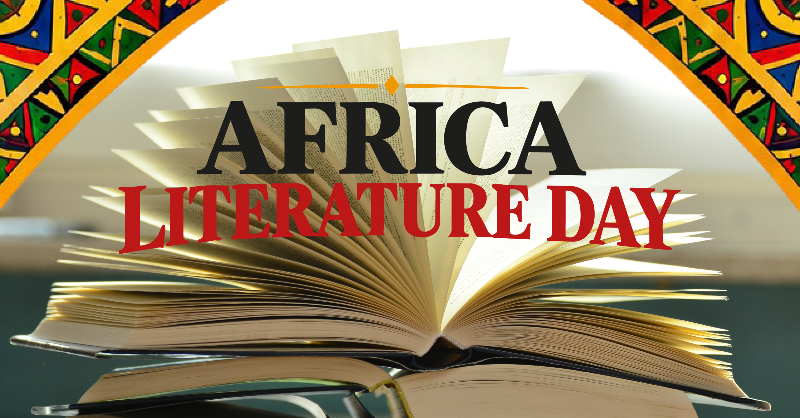 En uppslagen bok med texten AFRICA LITERATURE DAY. I bildens övre hörn syns afrikanska mönster.