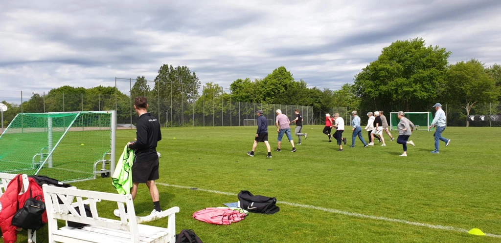 Personer som spelar fotboll