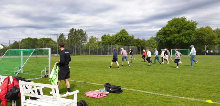 Personer som spelar fotboll