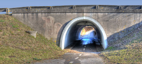 Smal tunnel. Foto Colourbox.