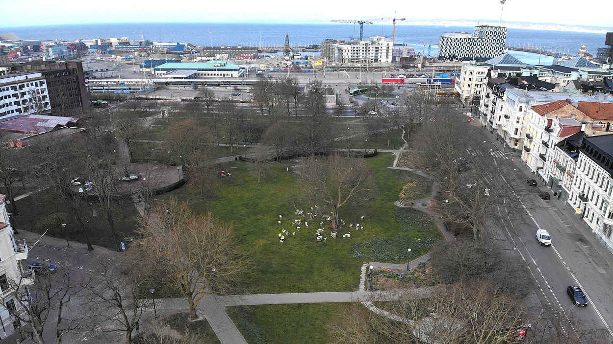 Vy över Stadsparken i Helsingborg från ovan, mot sundet