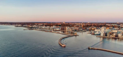 Bild över staden och sundet