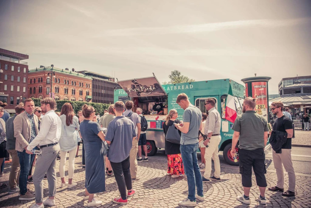 foodtruck med folk