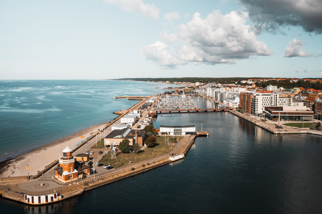 Utsikt över norra hamnen i Helsingborg, drönarbild.