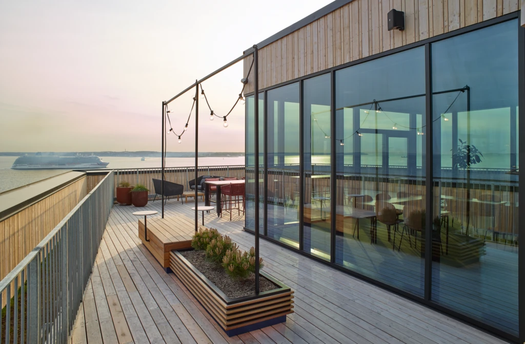 Roof top bar på Scandic Oceanhamnen med fin utsikt mot Helsingör.