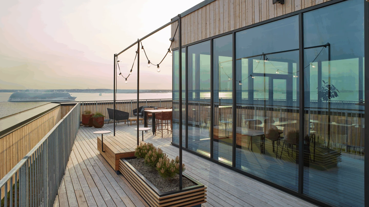 Roof top bar på Scandic Oceanhamnen med fin utsikt mot Helsingör.