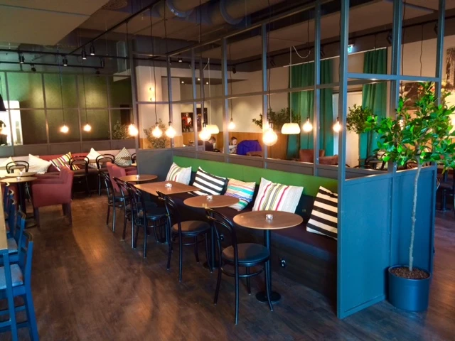 Fikaplatser på Waynes Coffee på Rådhustorget