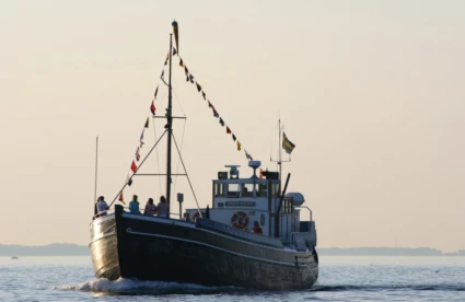 Fiskebåt -följ med på fisketur med Rååbåtarna