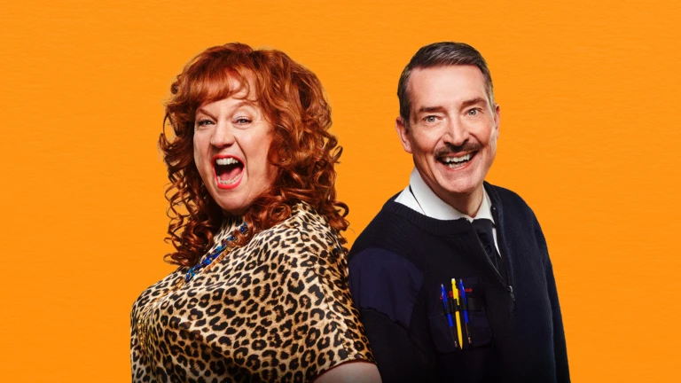 profilbild på Tiffany och Kajan från Hipp Hipp, orange bakgrund