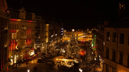 Kvällsvy över stortorget i Helsingborg under jultid