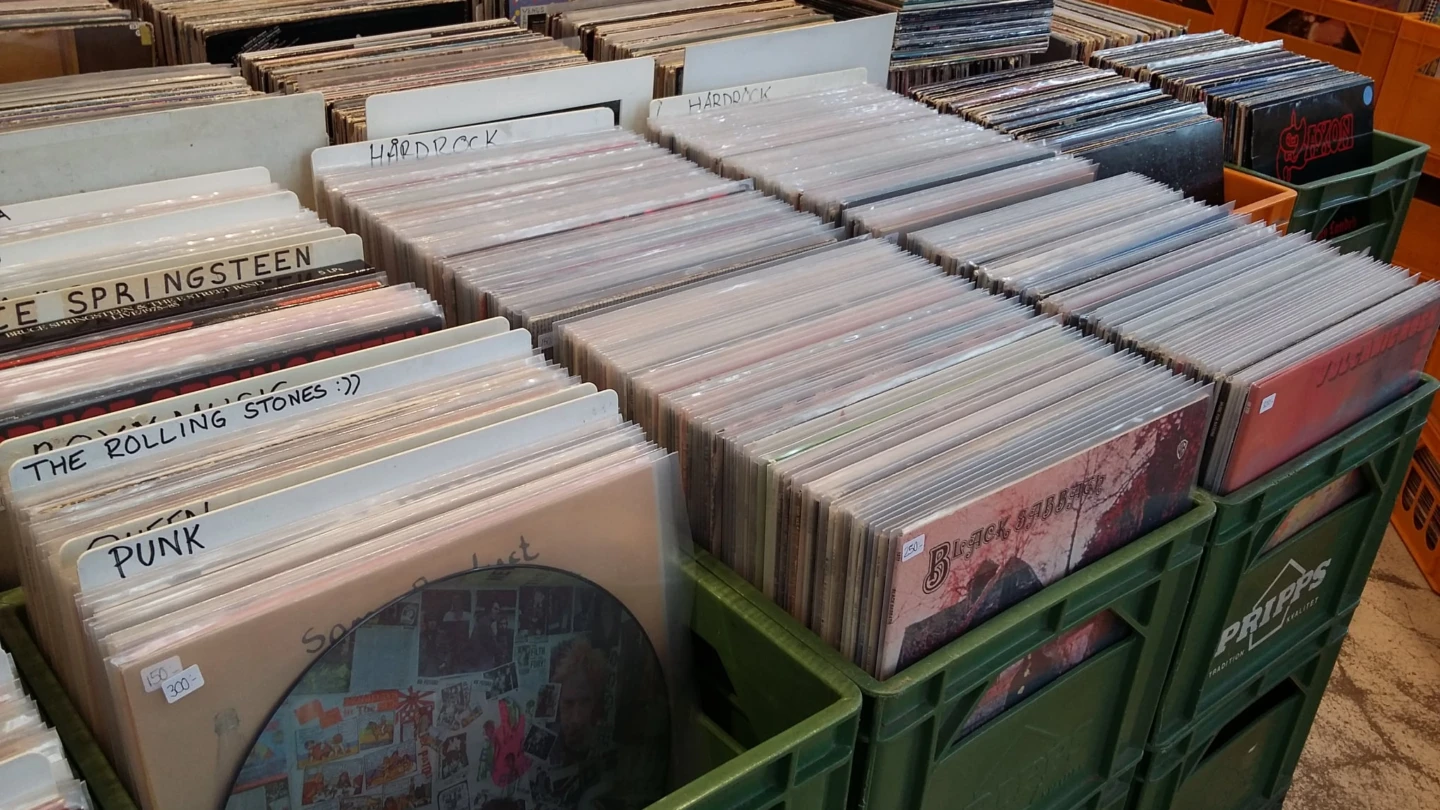 Bild på musikskivor på Roadhouze Records