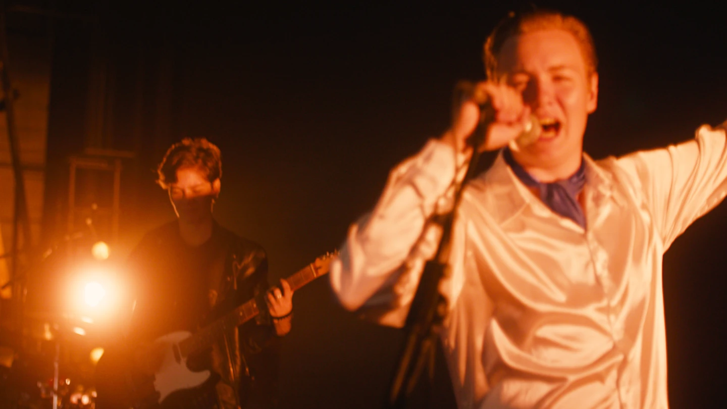 Elev från estetiska programmet med inriktning musik.