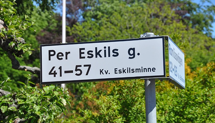 Gatuskylt i kvarteret Eskilsminne.Foto 2013.