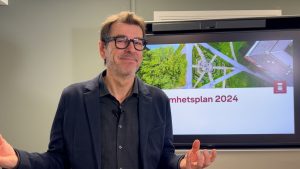 Johan Klingborg, framför en presentation av verksamhetsplan 2024.