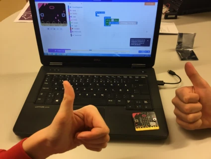 NT-utvecklare microbit-tumme