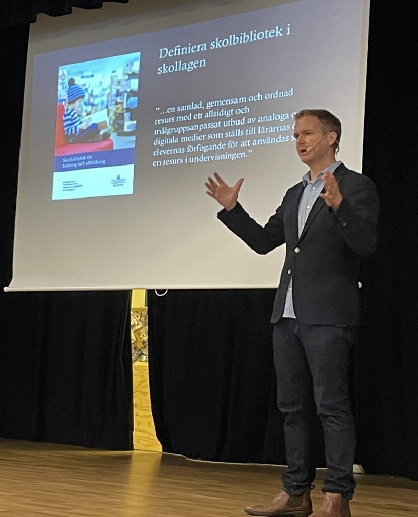 Gustav Fridolin på en scen