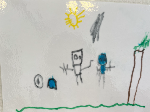 En teckning ritad av ett barn med en robot och en blå zombie.