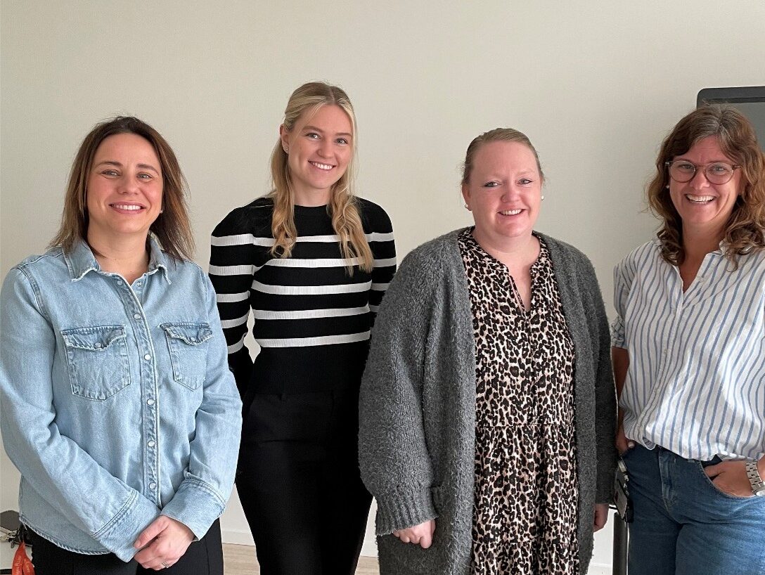 Fyra personer, Två VFU-ledare och två tidigare VFU-studenter som nu är anställda i kommunen.