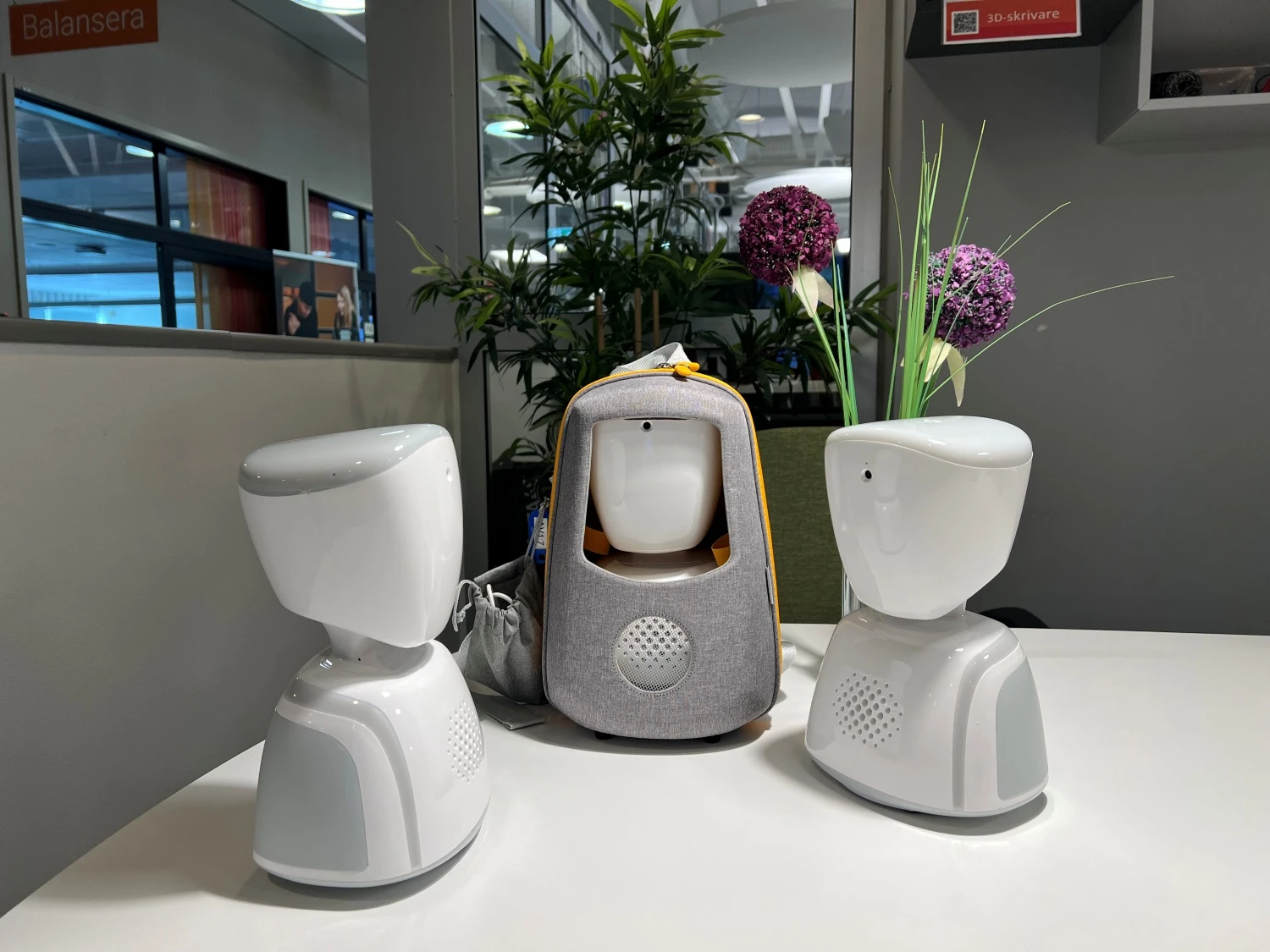 Den lilla AV1-roboten kan fungera som en elevs förlängda arm.