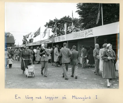 Besökare på en av mässgårdarna