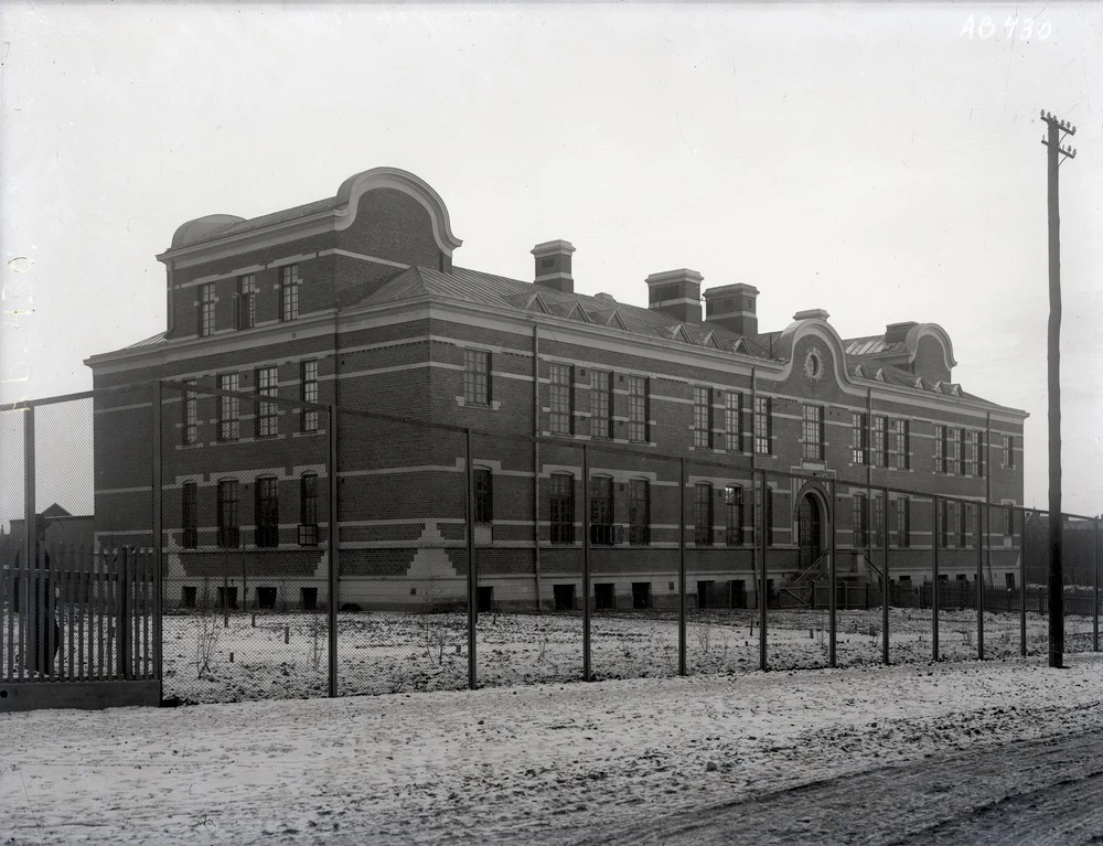 Fotografi av Sinnessjukhuset vid Bergalid, fasad mot söder 1914.