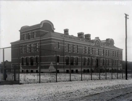Fotografi av Sinnessjukhuset vid Bergalid, fasad mot söder 1914.