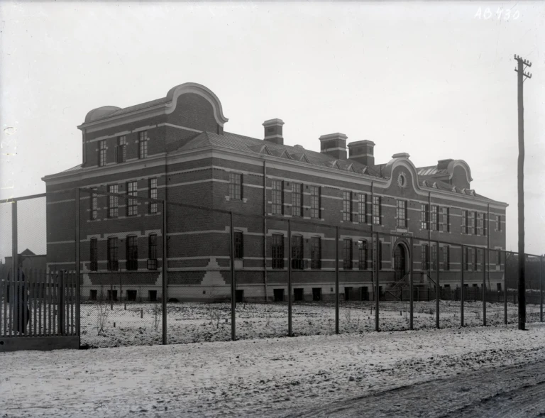Fotografi av Sinnessjukhuset vid Bergalid, fasad mot söder 1914.