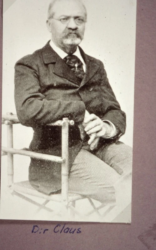 svartvitt foto på man
