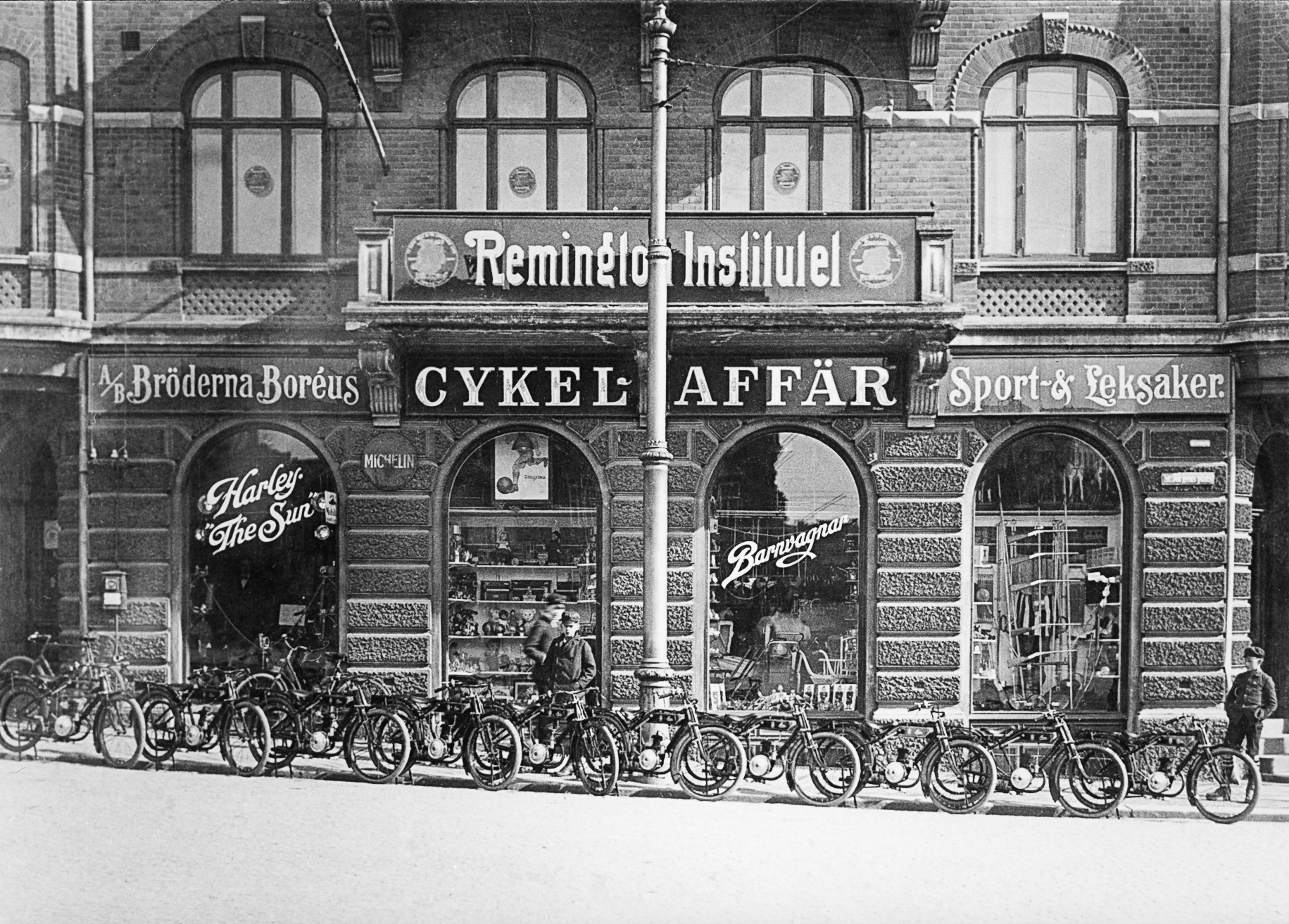 Bröderna Boréus. Butiken på Drottninggatan 70, omkring 1925