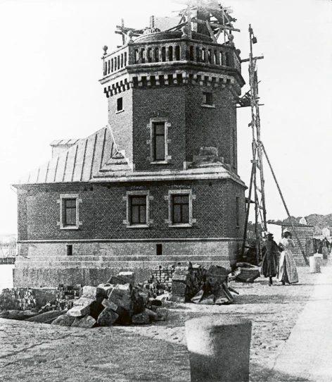 Under uppförande 1889