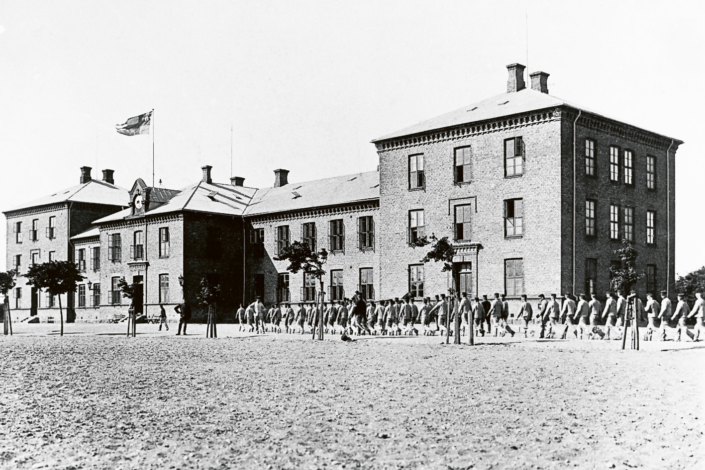 Husarkasernen på Söder före avflyttningen av militären till Bergakasernen.
