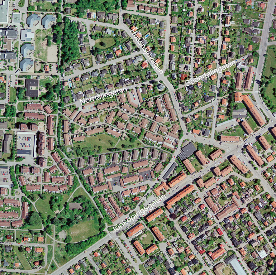 Husensjö, ovan, på rekognoseringskartan från 1811 och nedan på ett modernt flygfoto. Stadsbyggnadskontoret