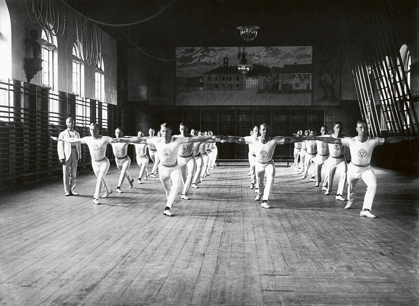 Gymnastik var ett av verksamhetsområdena. Här ses en grupp KFUM-gymnaster under Sixten Anderssons ledning 1912