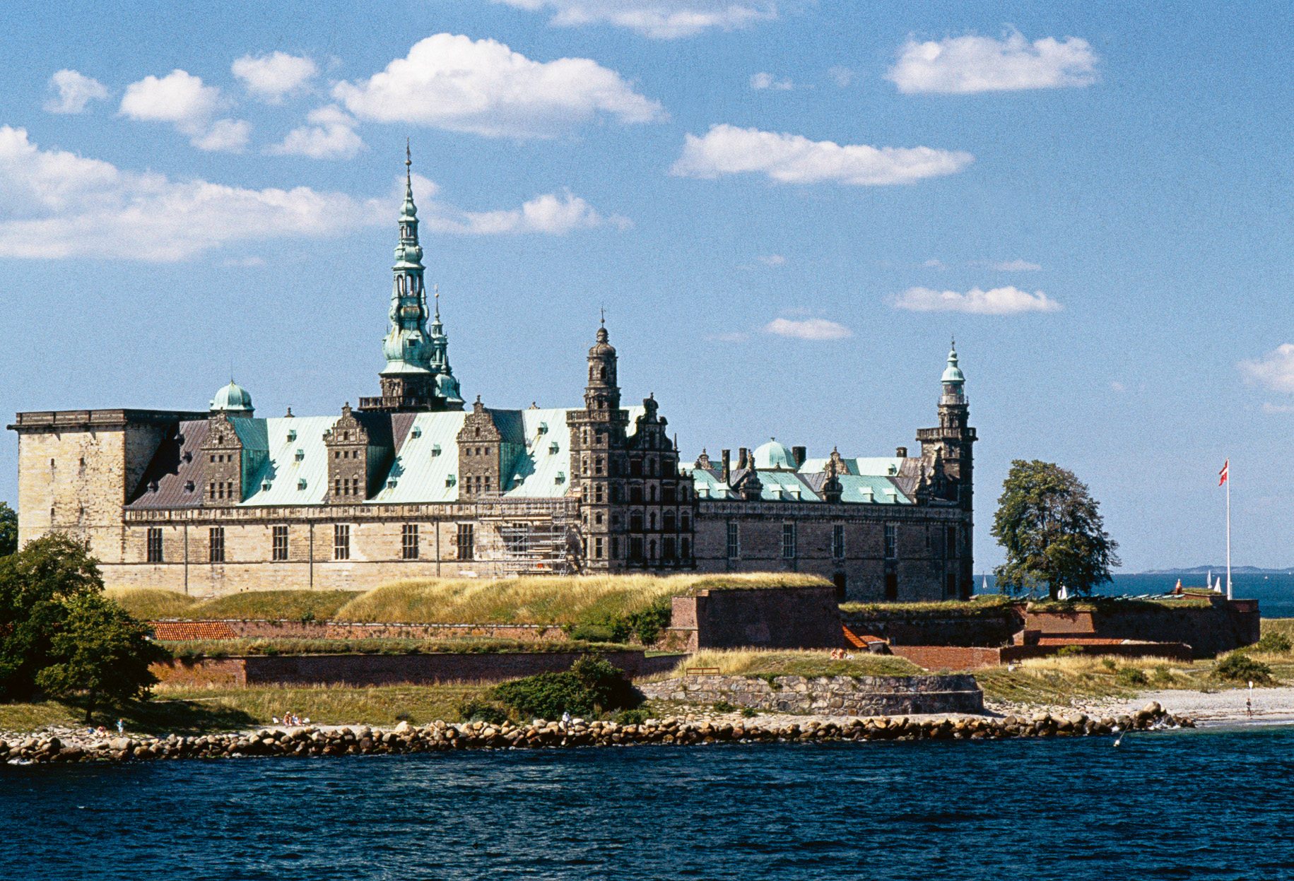 Kronborgs slott, det världsberömda danska slottet betraktat från söder