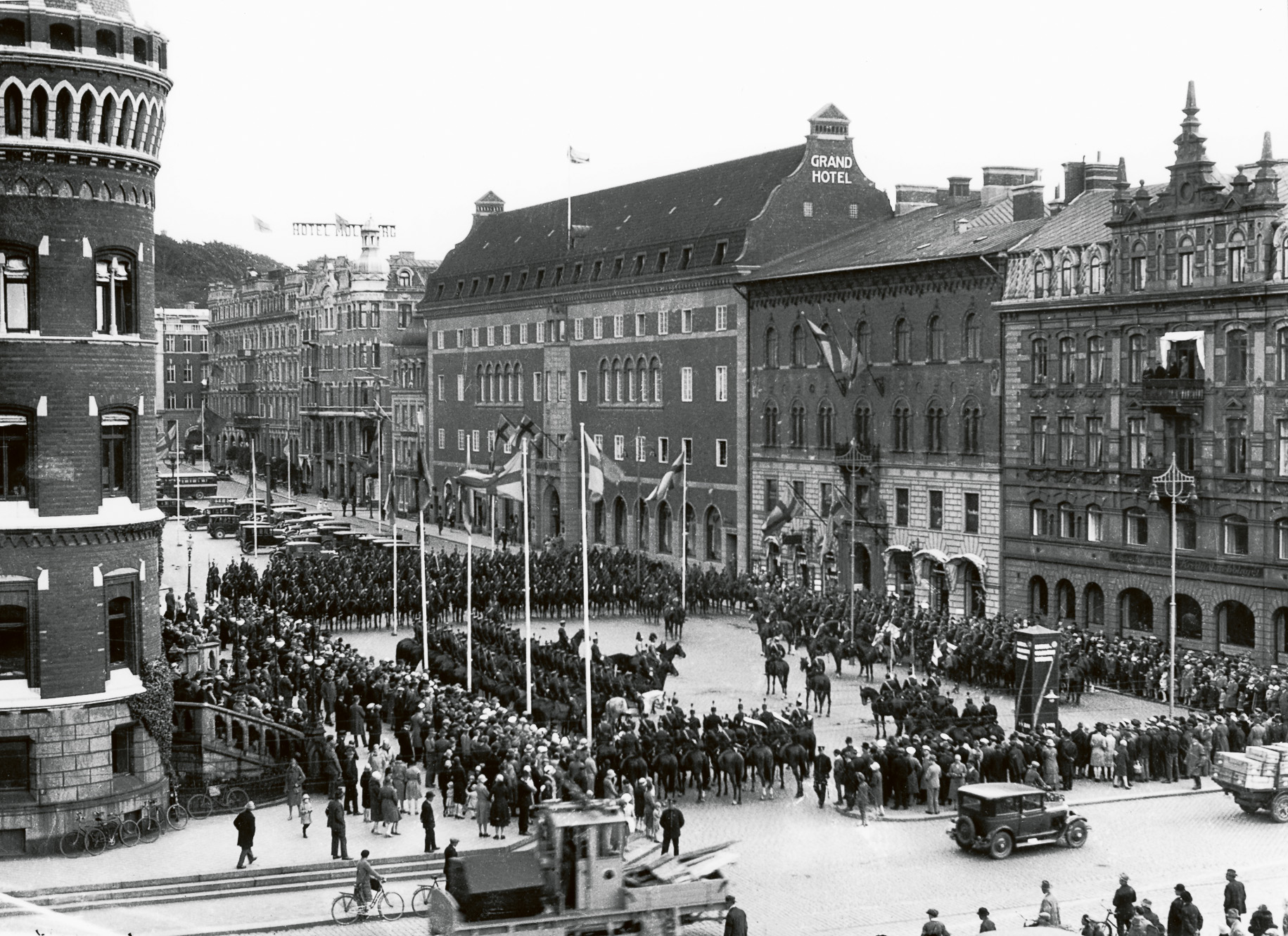 Parad på Stortorget omkring 1930