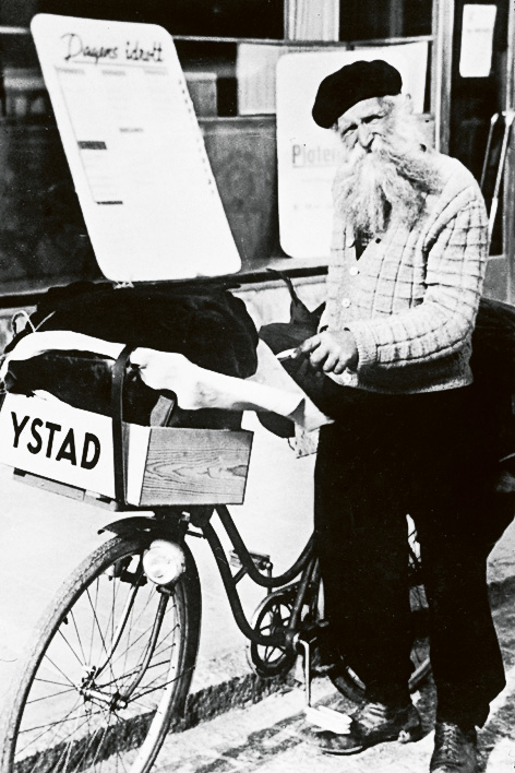 Gustaf Håkansson blev snabbt en superkändis efter sin fenomenala långdistanscykling Haparanda–Ystad 1951. I Helsingborg hyllades han av en tusenhövdad publik på Stortorget