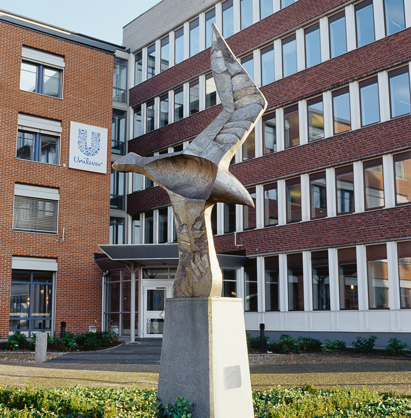 Tommy Widängs skulptur vid Unilevers anläggning i Planteringen