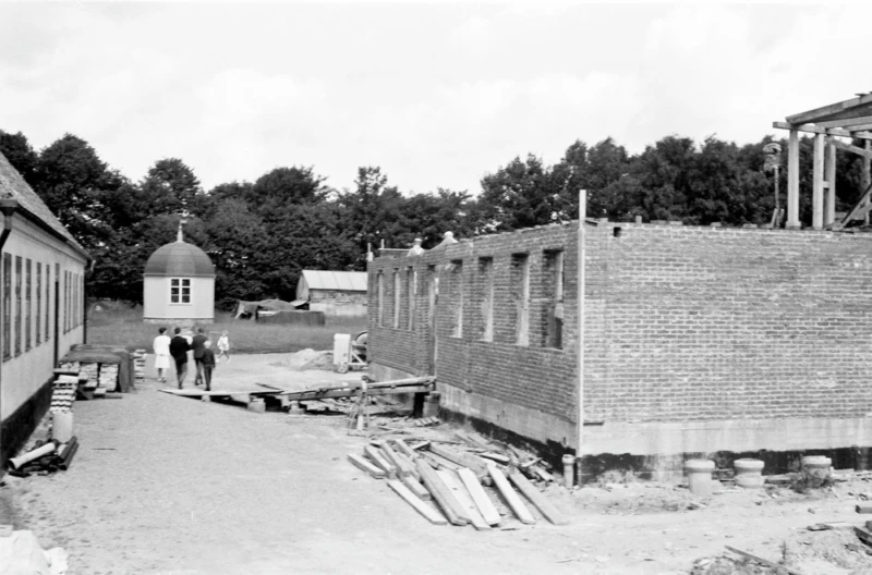 Strömgrändsgården byggs upp på Fredriksdal 1965. Foto: Helsingborgs museum 1965-714-009