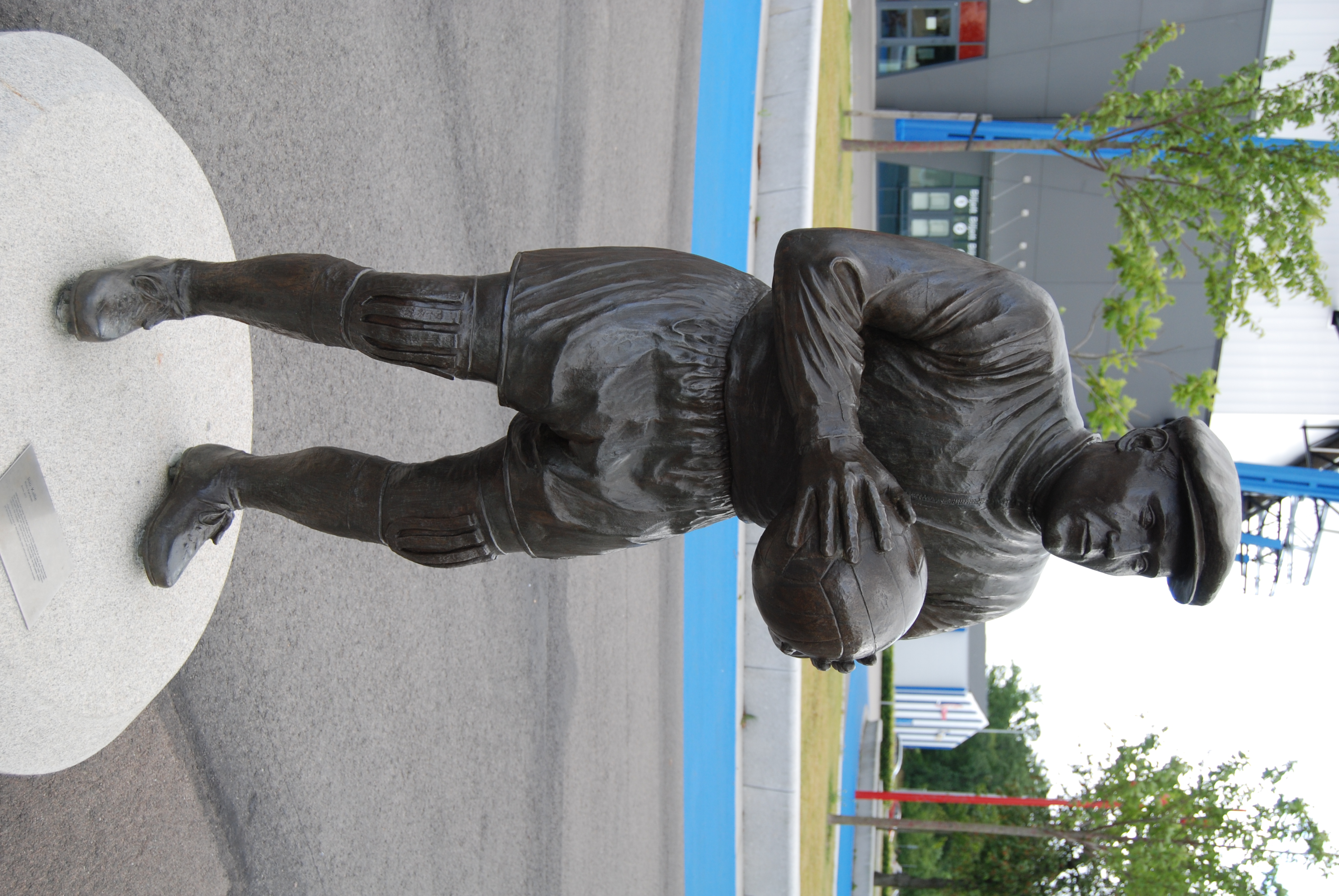 Skulpturen av Rio-Kalle utanför Olympiastadion. Foto: Sofia Rydell