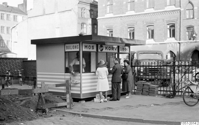 Gatukök vid Rådhuset, bild från den 6/6 1962. Ur Helsingborgs museums samlingar.