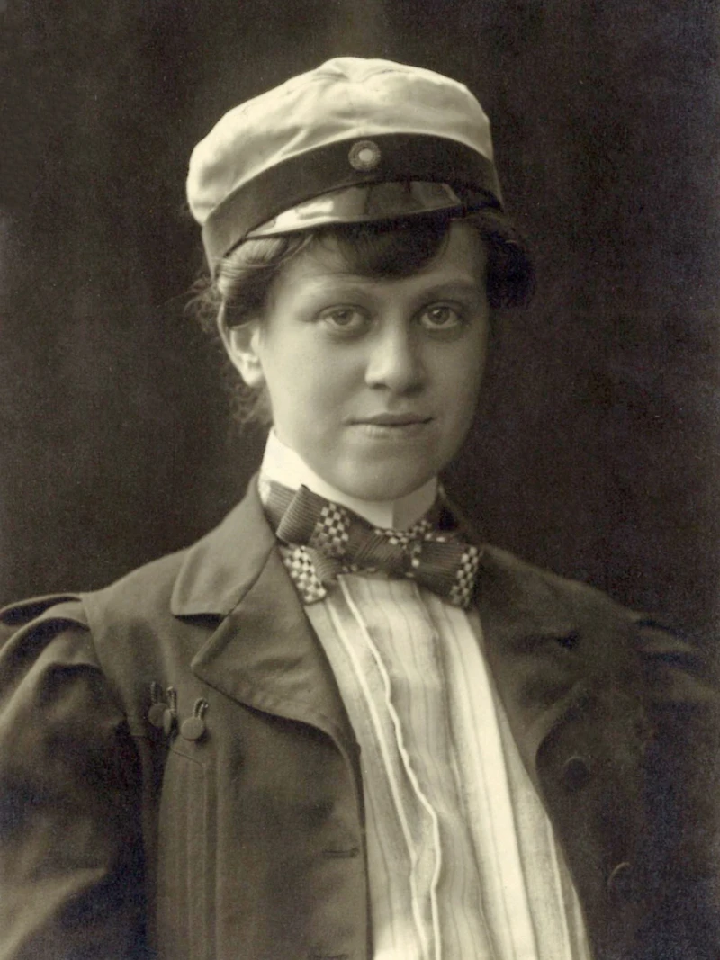 Elsa Collin 1907. Foto ur Akademiska Föreningens Arkiv & Studentmuseum. Hämtad från sv.wikipedia/elsa collin. 2024-04-14.