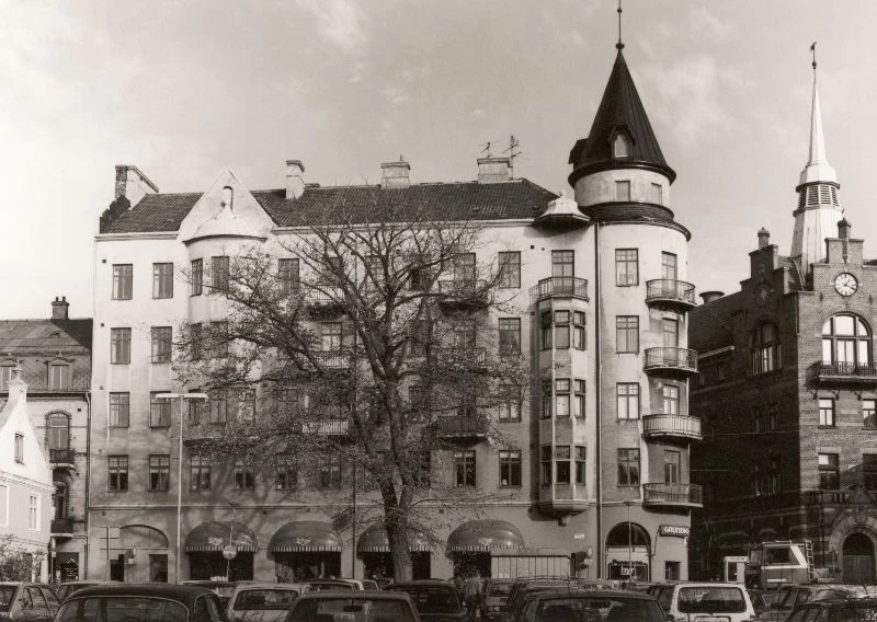 Kvarteret Karl XI norra. Restaurang La Petite i bottenplan. Foto Helsingborgs museum, fotograf Sven Olof Larsén.