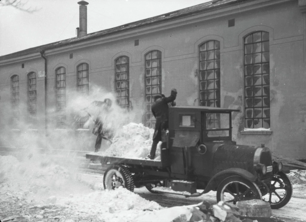 Snöröjning i Helsingborg under 1920-talet. Foto Helsingborgs museum.