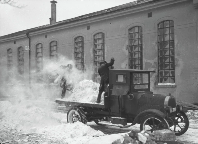 Snöröjning i Helsingborg under 1920-talet. Foto Helsingborgs museum.